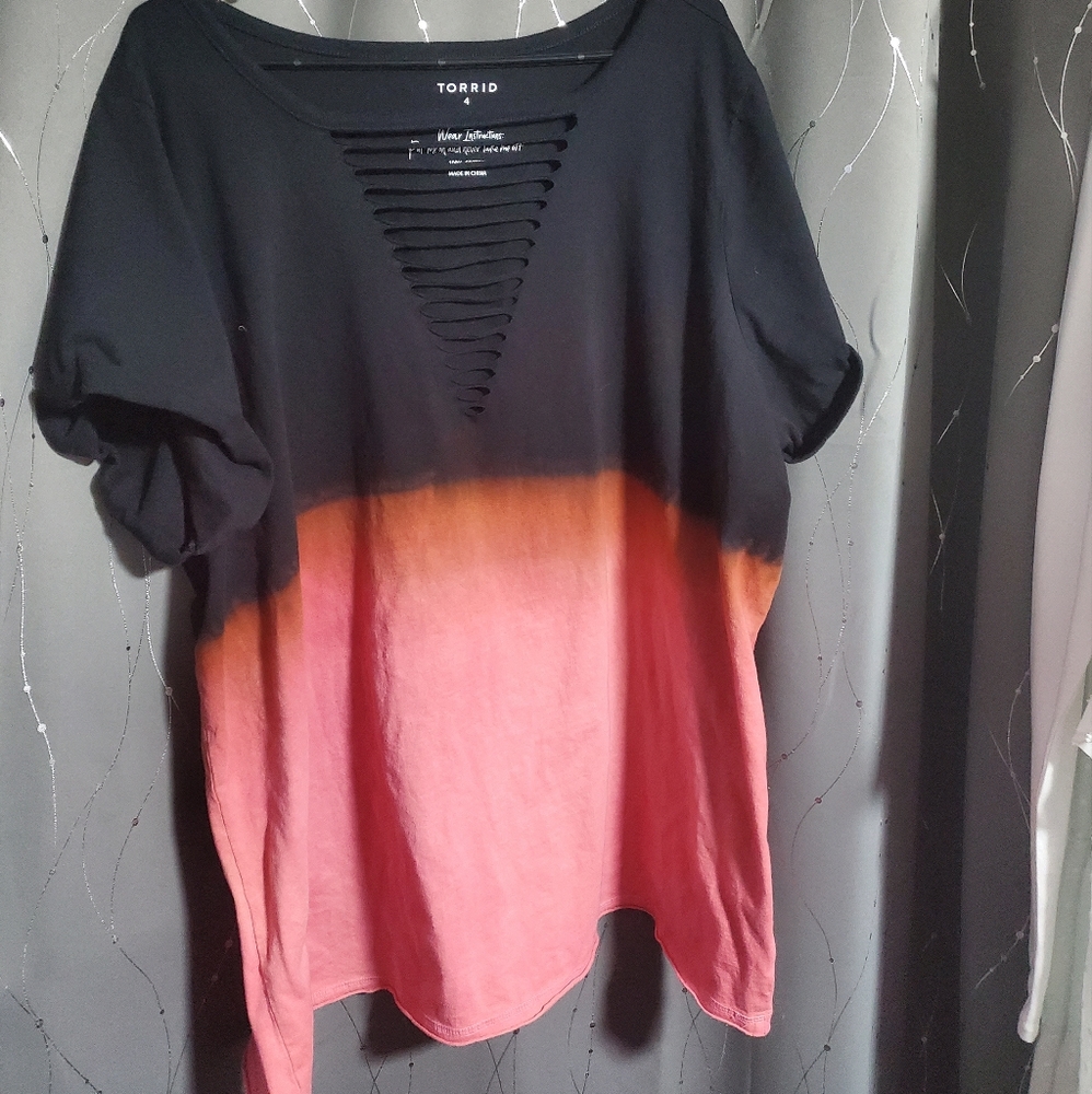 Torrid V-neck, Angel Wing back tshirt